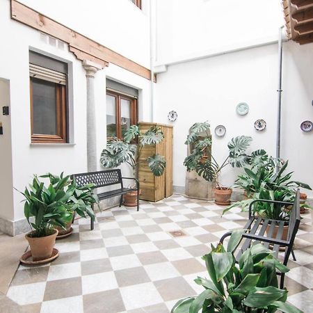 Tuguest Gracia Apartments Гранада Екстериор снимка