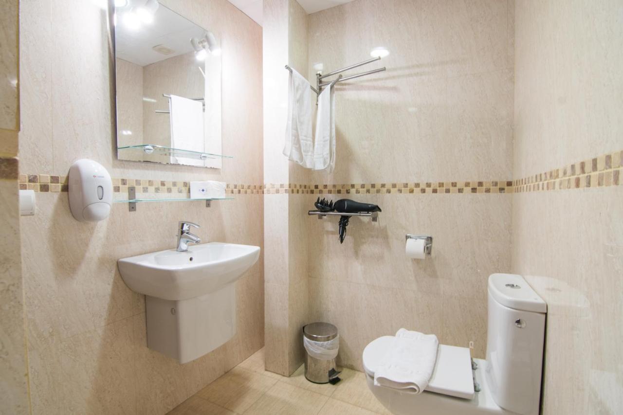 Tuguest Gracia Apartments Гранада Екстериор снимка