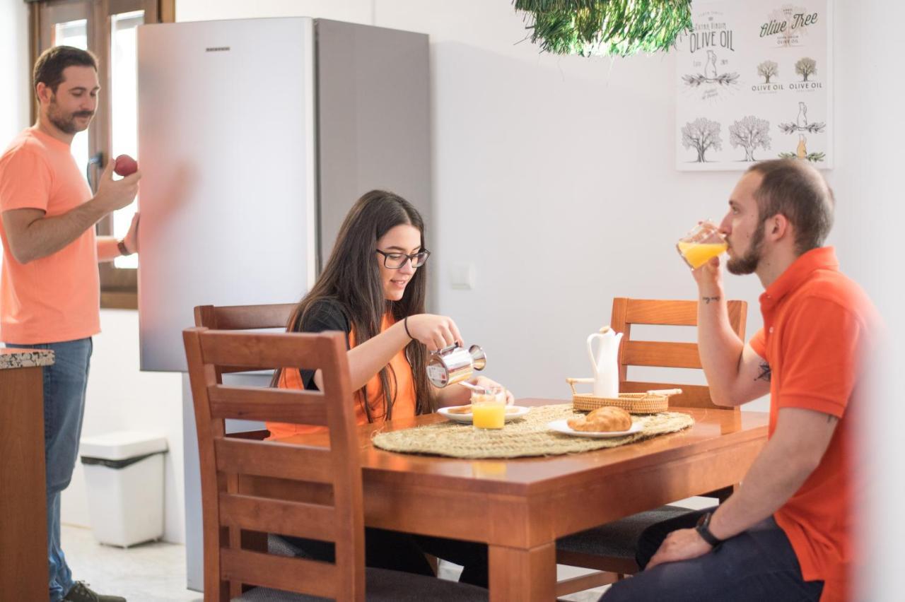 Tuguest Gracia Apartments Гранада Екстериор снимка