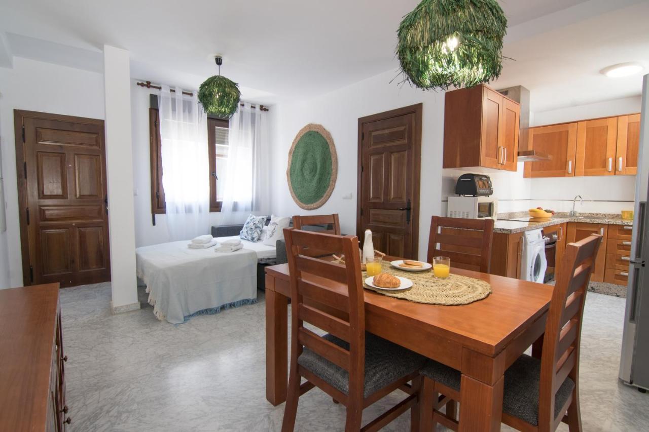 Tuguest Gracia Apartments Гранада Екстериор снимка
