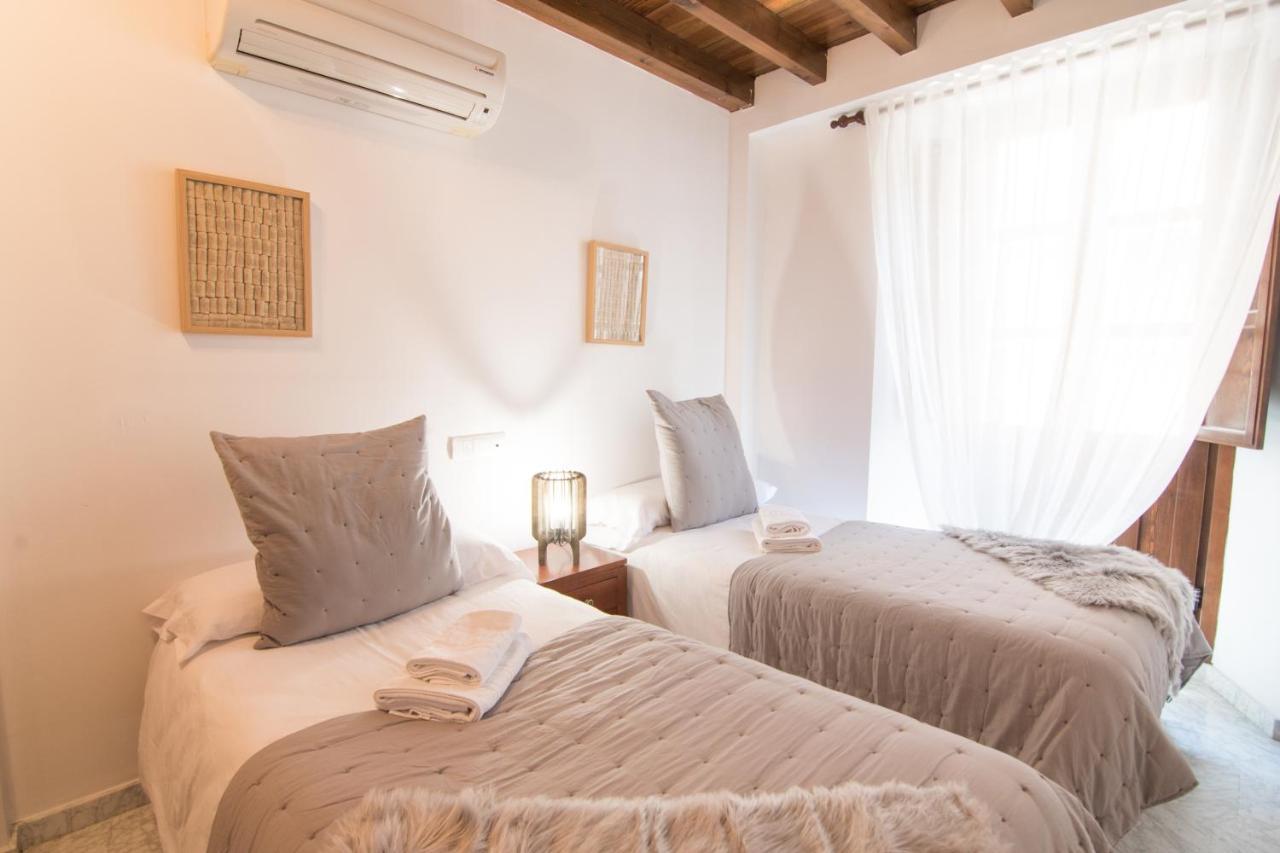 Tuguest Gracia Apartments Гранада Екстериор снимка