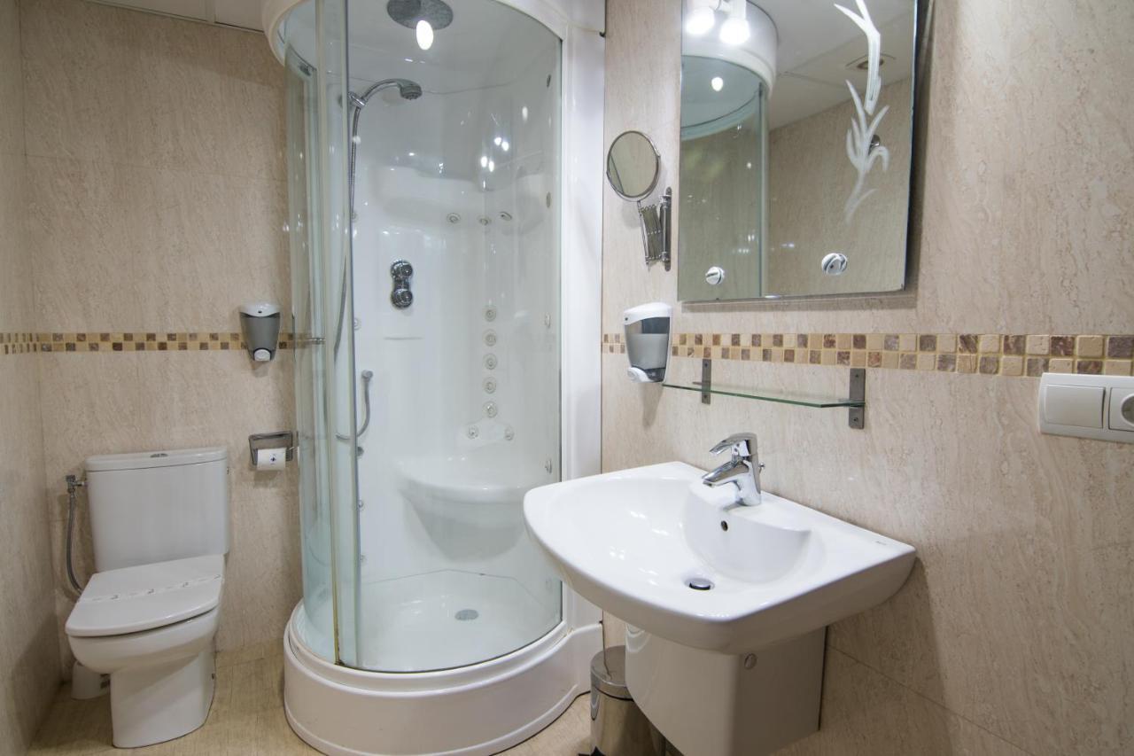 Tuguest Gracia Apartments Гранада Екстериор снимка