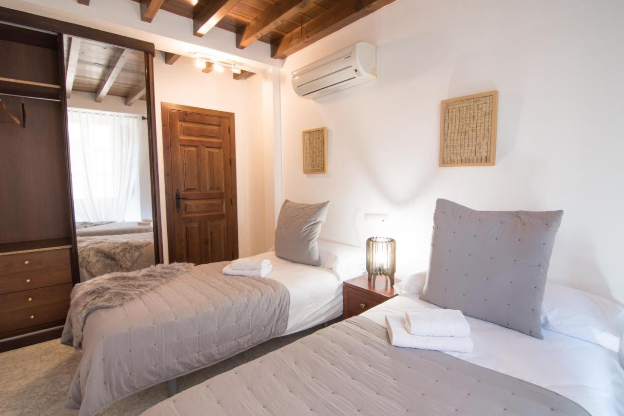 Tuguest Gracia Apartments Гранада Екстериор снимка
