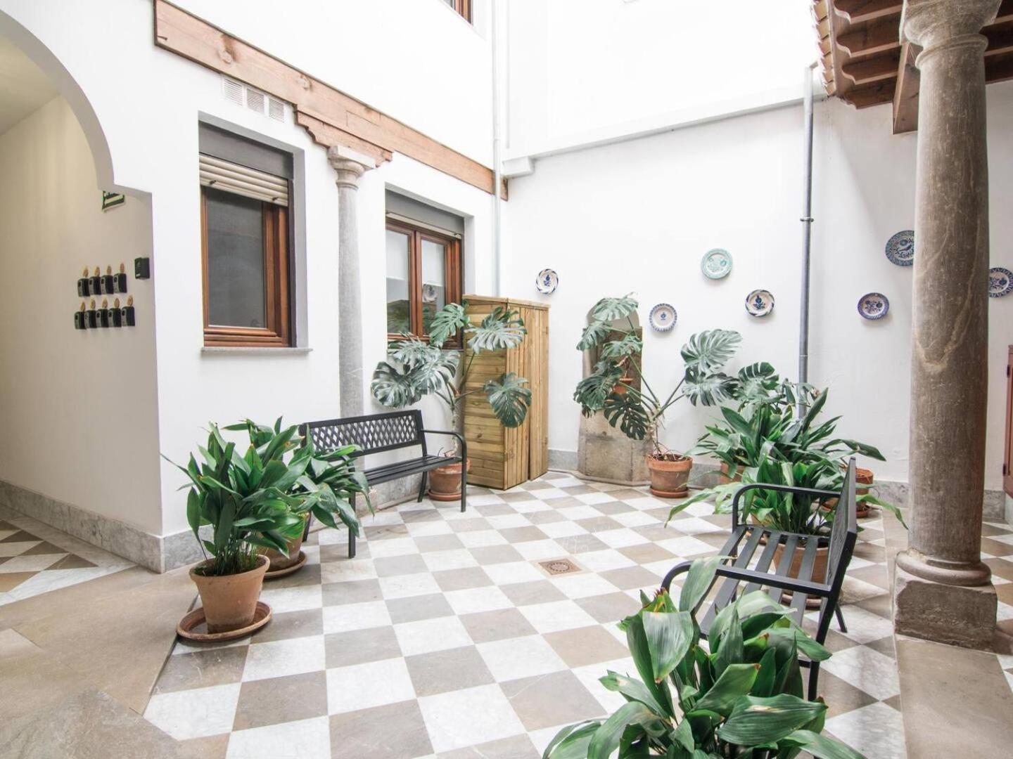 Tuguest Gracia Apartments Гранада Екстериор снимка