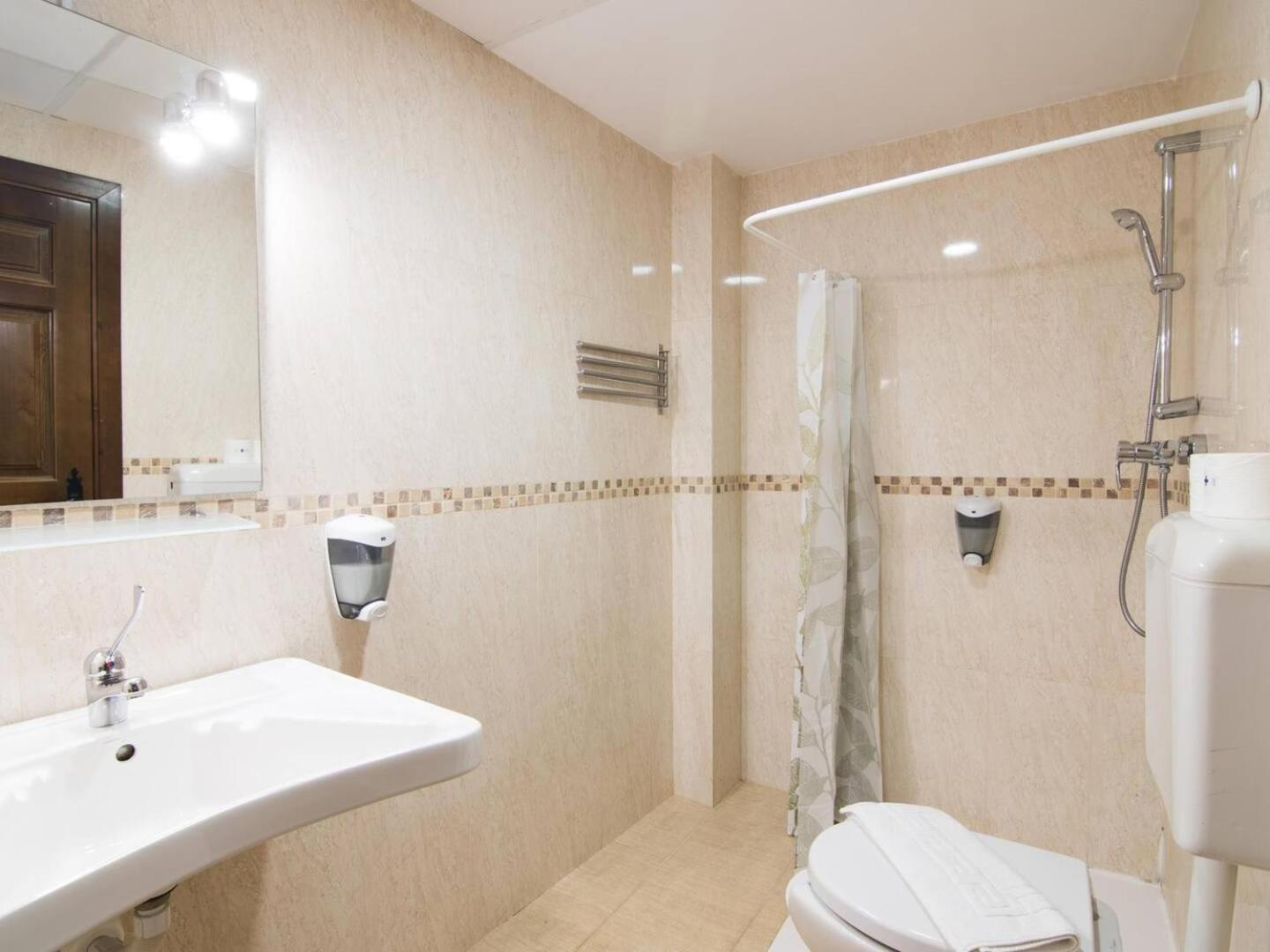 Tuguest Gracia Apartments Гранада Екстериор снимка