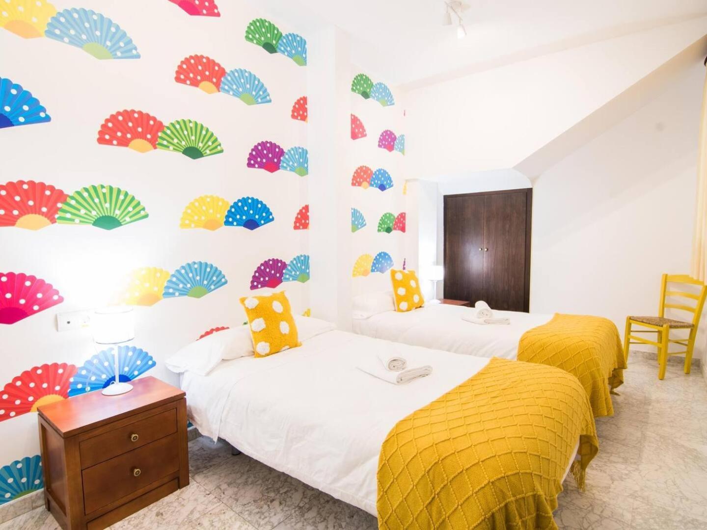 Tuguest Gracia Apartments Гранада Екстериор снимка